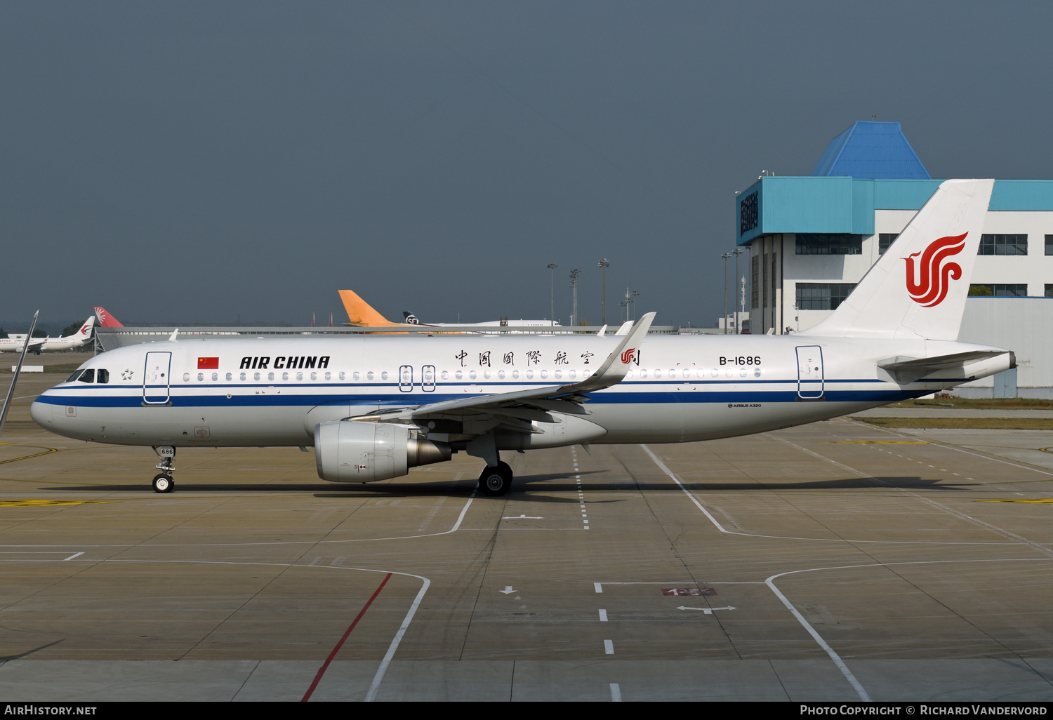 Aircraft Photo of B-1686 | Airbus A320-214 | Air China | AirHistory.net #104492