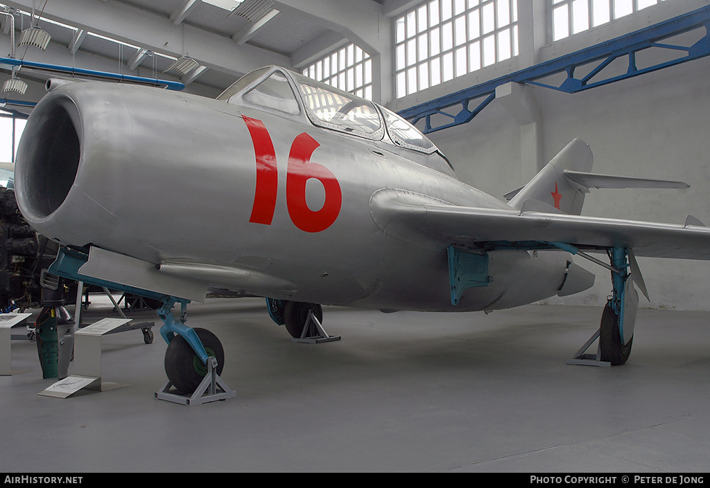 Aircraft Photo of 16 red | Mikoyan-Gurevich MiG-15UTI | Soviet Union - Air Force | AirHistory.net #104623