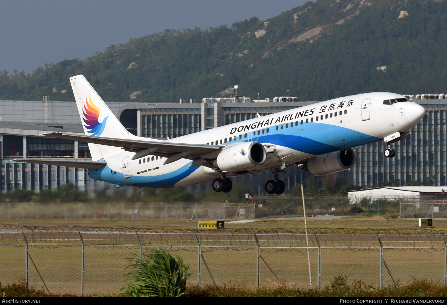 Aircraft Photo of B-5313 | Boeing 737-8Q8 | Donghai Airlines | AirHistory.net #104672