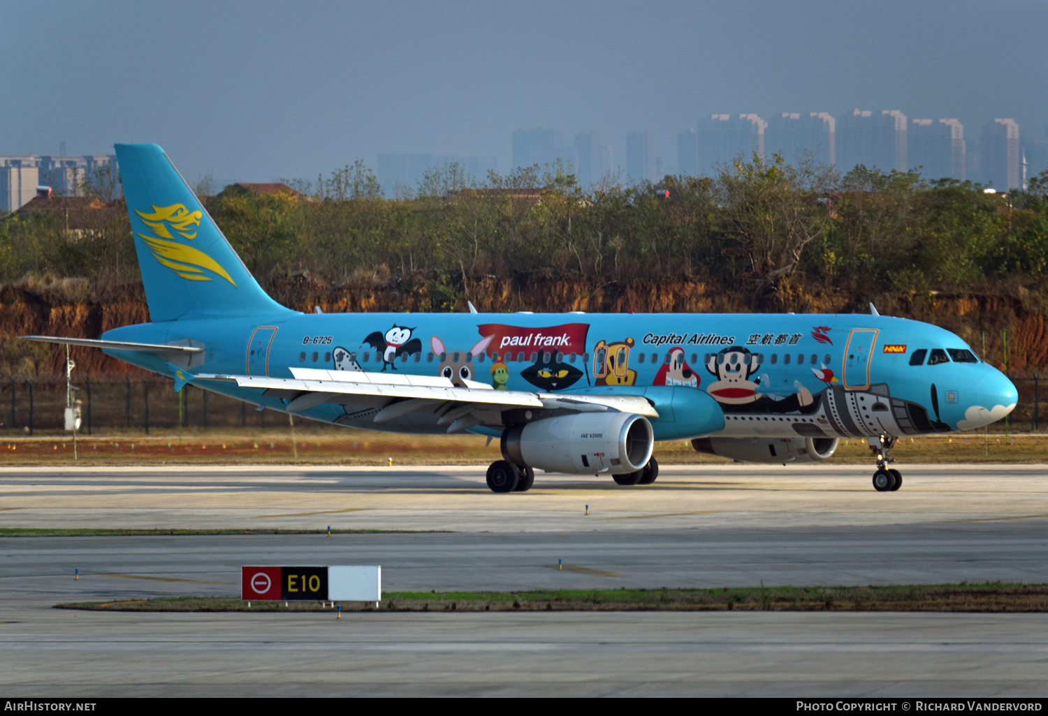 Aircraft Photo of B-6725 | Airbus A320-232 | Capital Airlines | AirHistory.net #104736