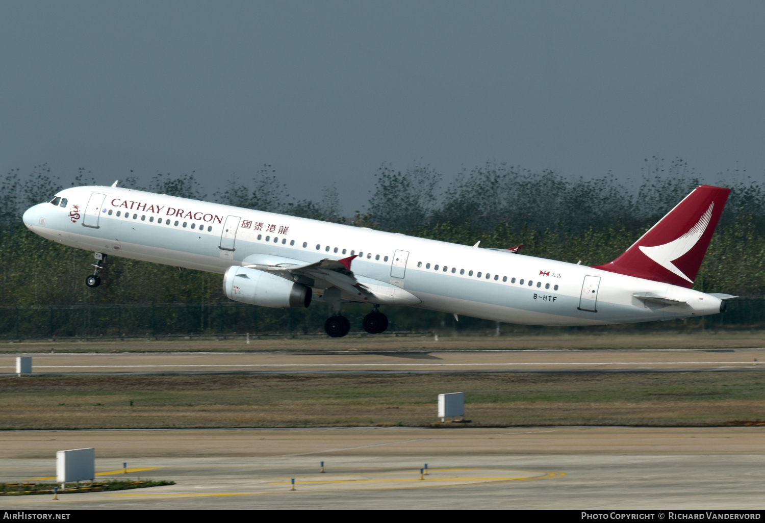 Aircraft Photo of B-HTF | Airbus A321-231 | Cathay Dragon Airways | AirHistory.net #104754