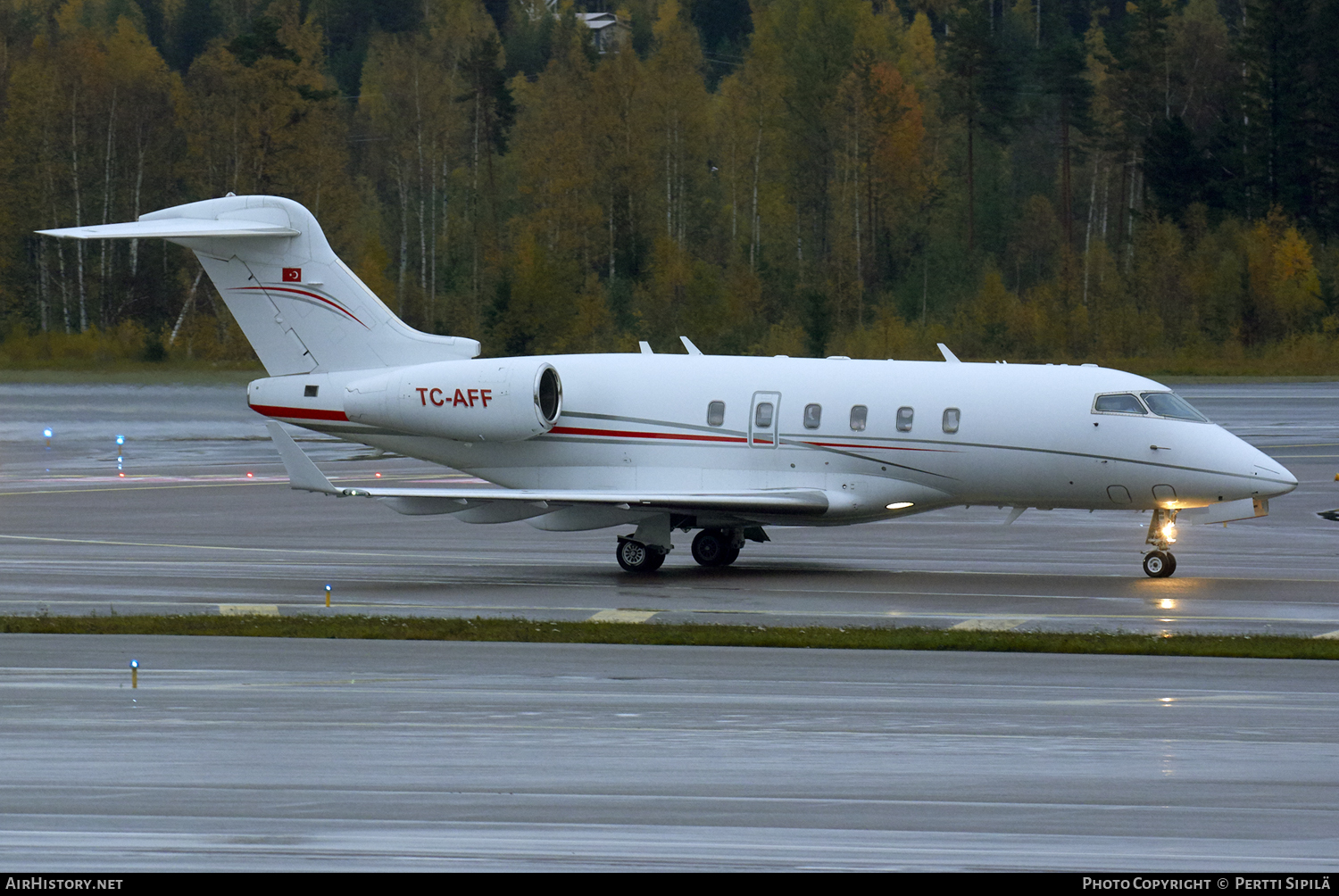 Aircraft Photo of TC-AFF | Bombardier Challenger 300 (BD-100-1A10) | AirHistory.net #105111