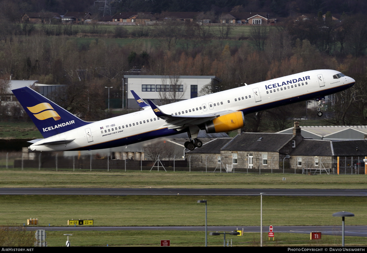 Aircraft Photo of TF-ISD | Boeing 757-223 | Icelandair | AirHistory.net #105438