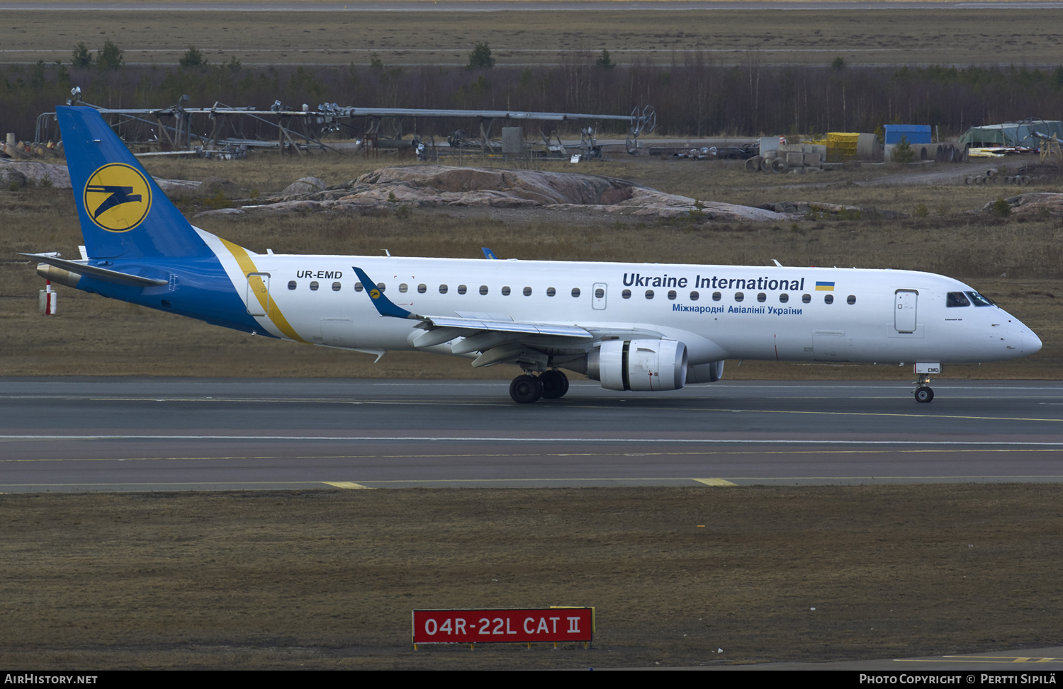 Aircraft Photo of UR-EMD | Embraer 190STD (ERJ-190-100STD) | Ukraine International Airlines | AirHistory.net #105445