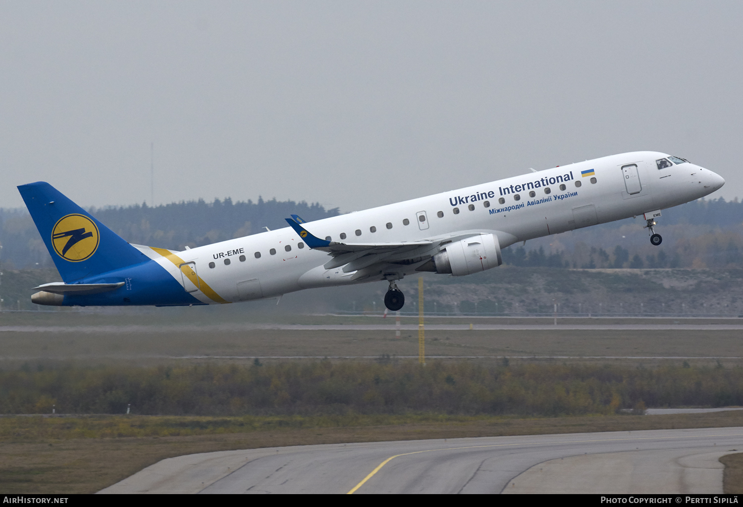 Aircraft Photo of UR-EME | Embraer 190STD (ERJ-190-100STD) | Ukraine International Airlines | AirHistory.net #105446