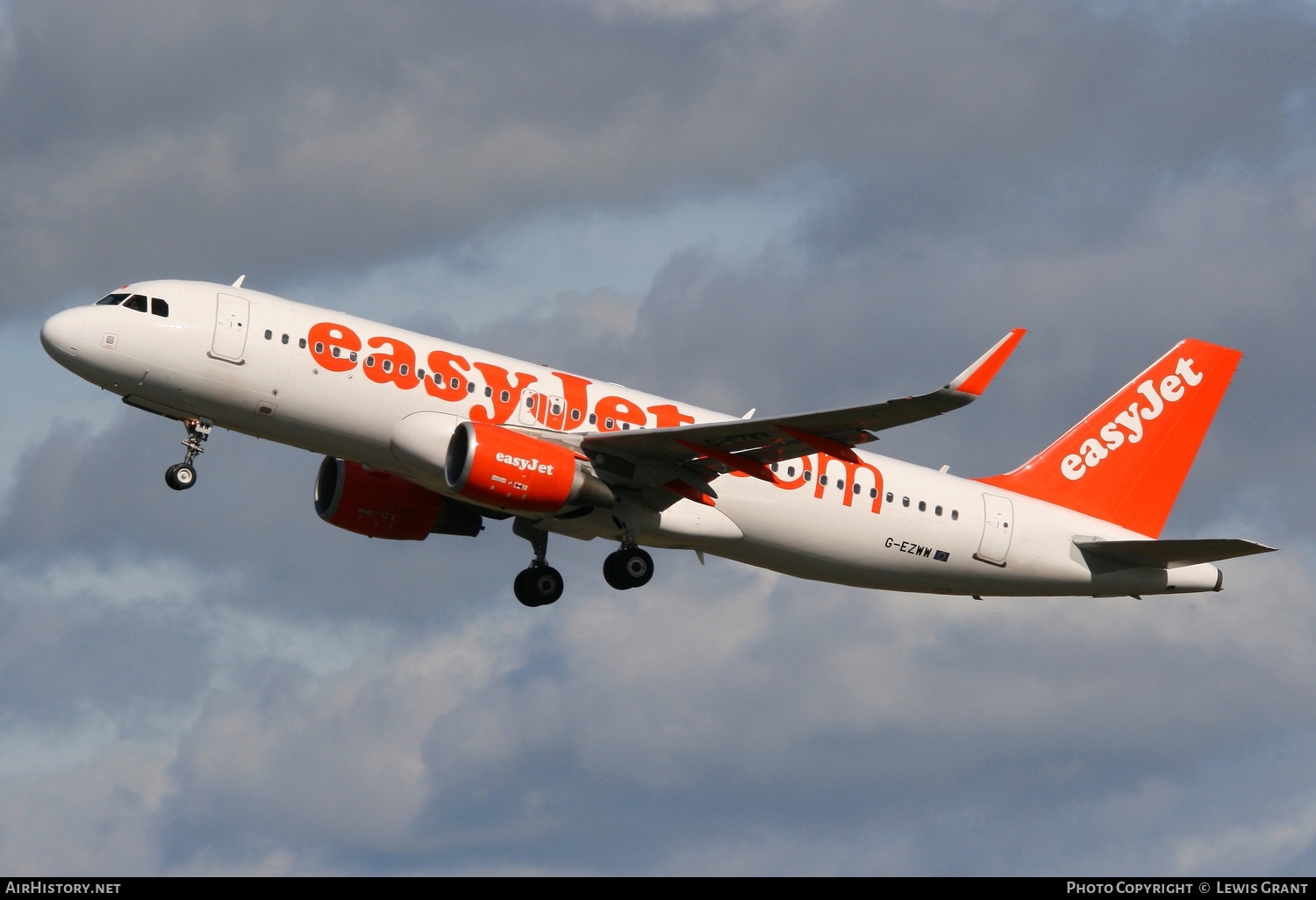 Aircraft Photo of G-EZWW | Airbus A320-214 | EasyJet | AirHistory.net #105639