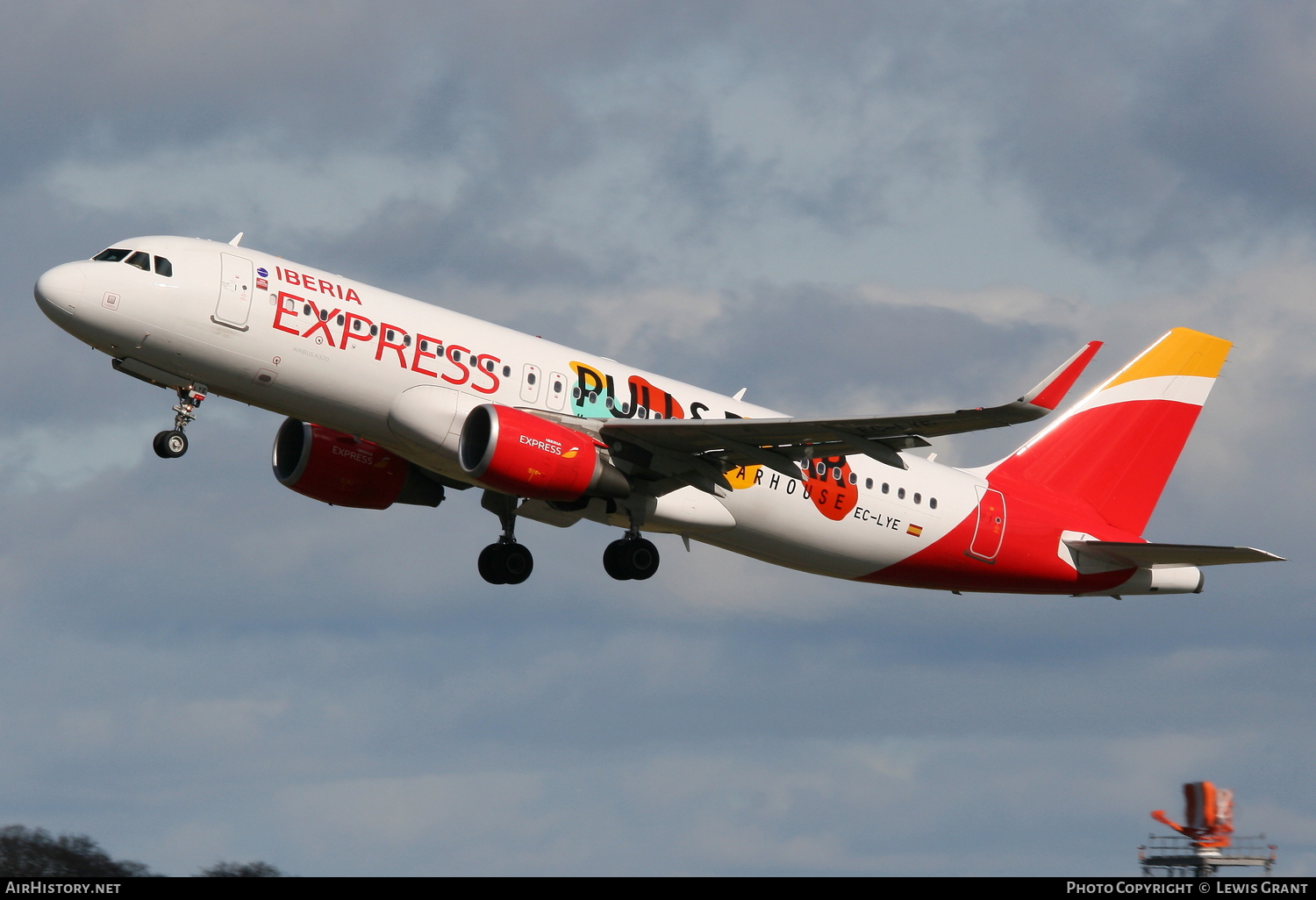 Aircraft Photo of EC-LYE | Airbus A320-216 | Iberia Express | AirHistory.net #105640