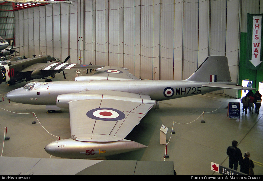 Aircraft Photo of WH725 | English Electric Canberra B2 | UK - Air Force | AirHistory.net #105677