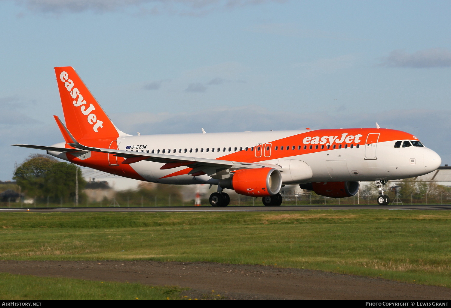 Aircraft Photo of G-EZOW | Airbus A320-214 | EasyJet | AirHistory.net #105731