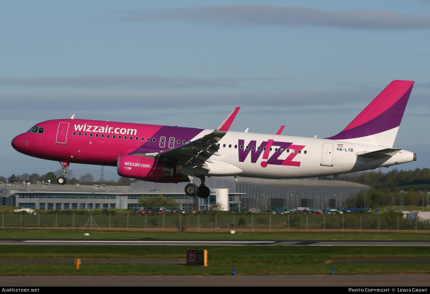 Aircraft Photo of HA-LYB | Airbus A320-232 | Wizz Air | AirHistory.net #105768