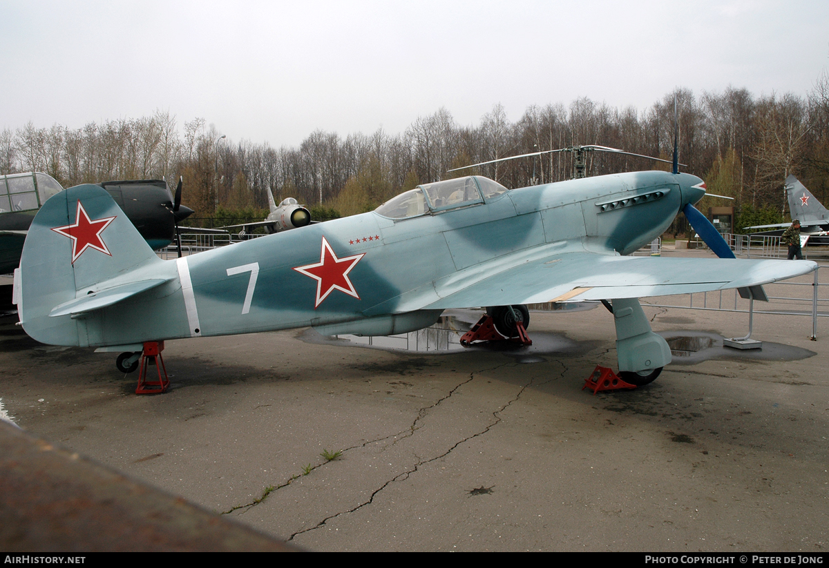 Aircraft Photo of 7 white | Yakovlev Yak-3 | Soviet Union - Air Force | Russia - Air Force | AirHistory.net #106121