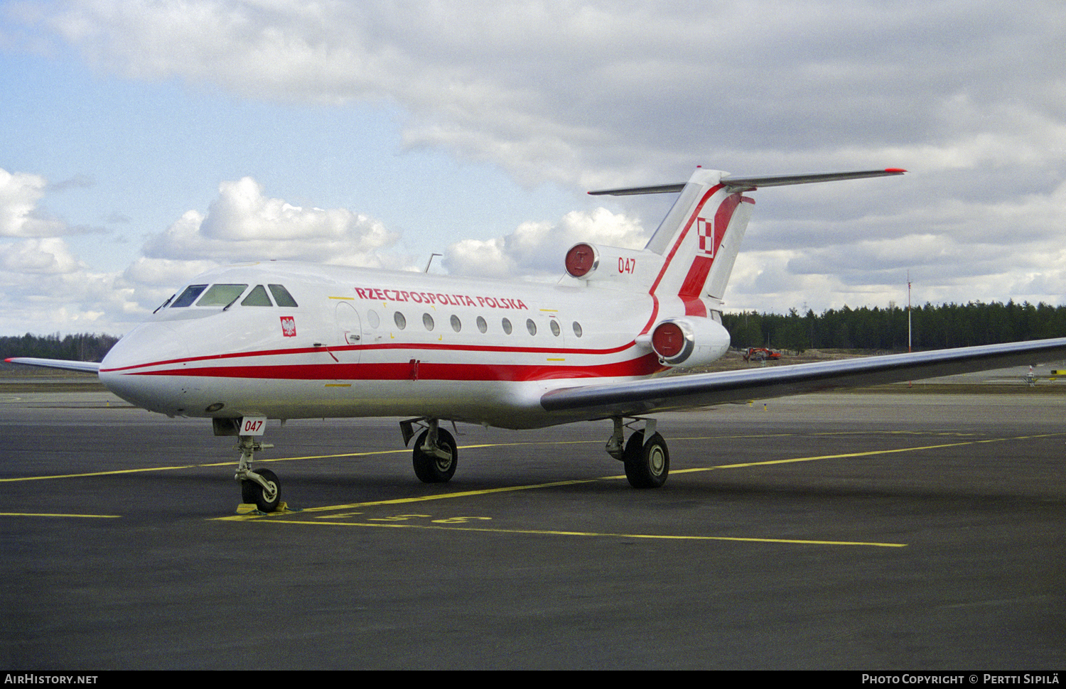 Aircraft Photo of 047 | Yakovlev Yak-40 | Poland - Air Force | AirHistory.net #106194