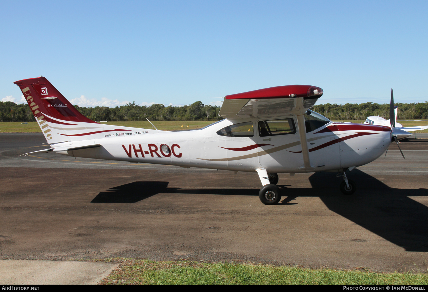 Aircraft Photo of VH-ROC | Cessna 182T Skylane | Redcliffe Aero Club | AirHistory.net #106456