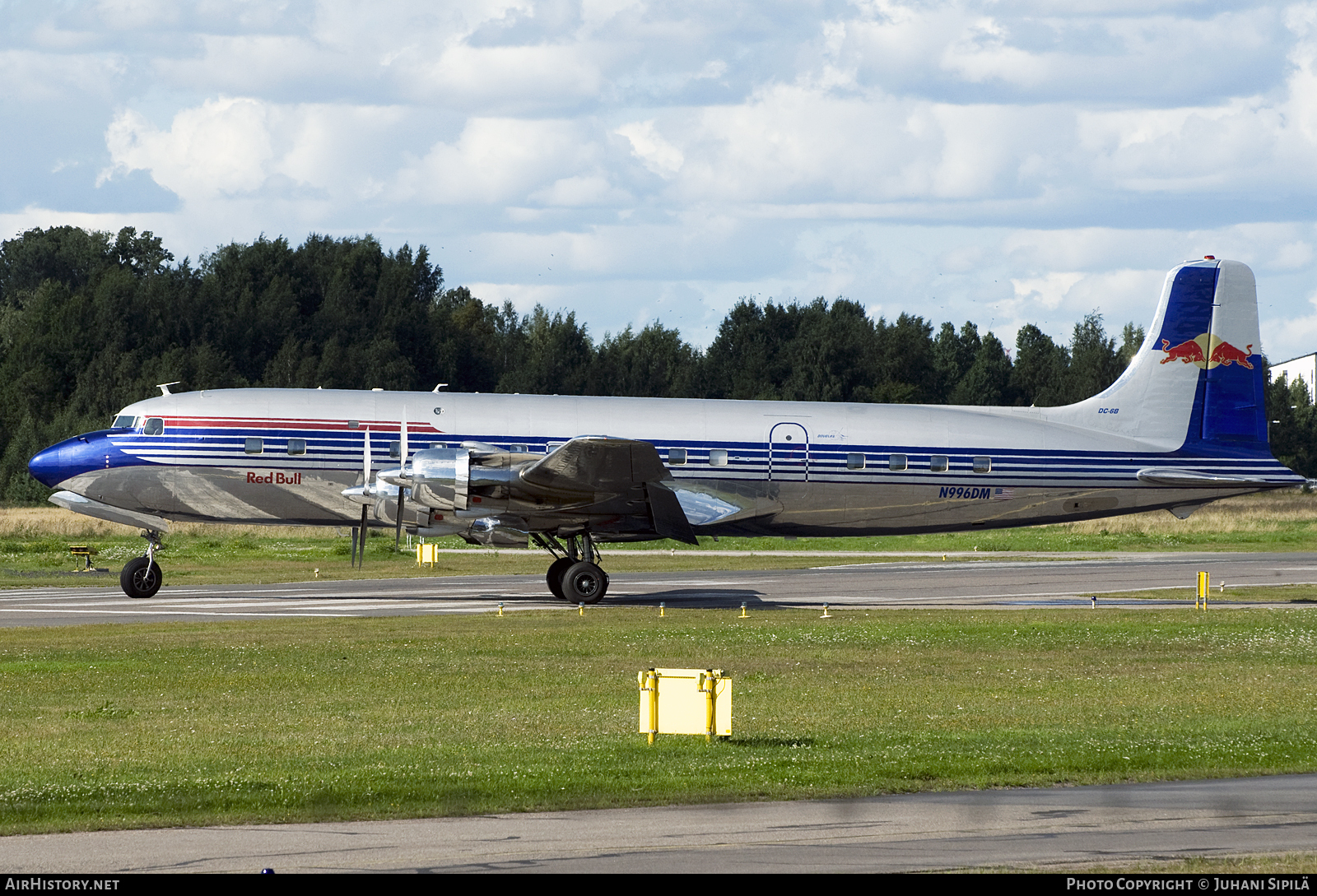 Aircraft Photo of N996DM | Douglas DC-6B | Red Bull | AirHistory.net #106493