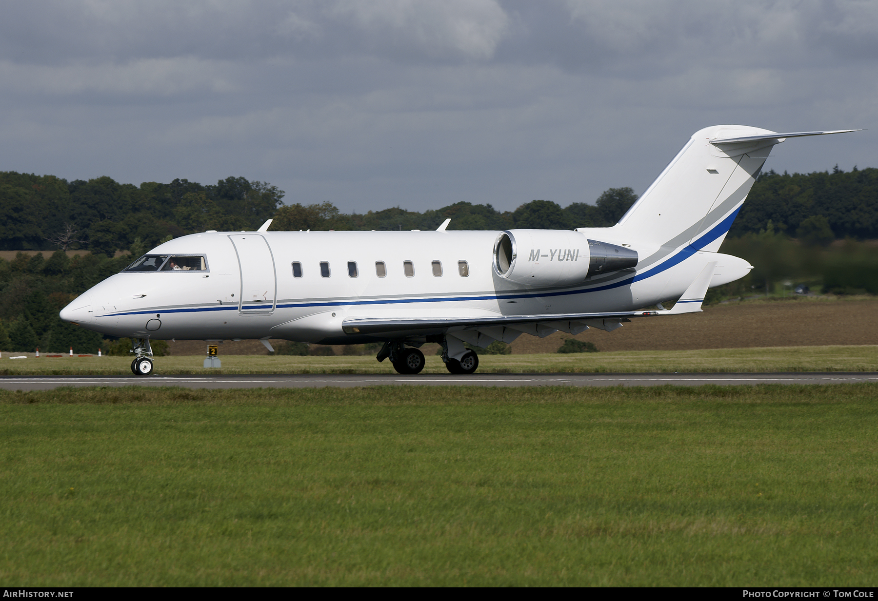 Aircraft Photo of M-YUNI | Bombardier Challenger 605 (CL-600-2B16) | AirHistory.net #106920