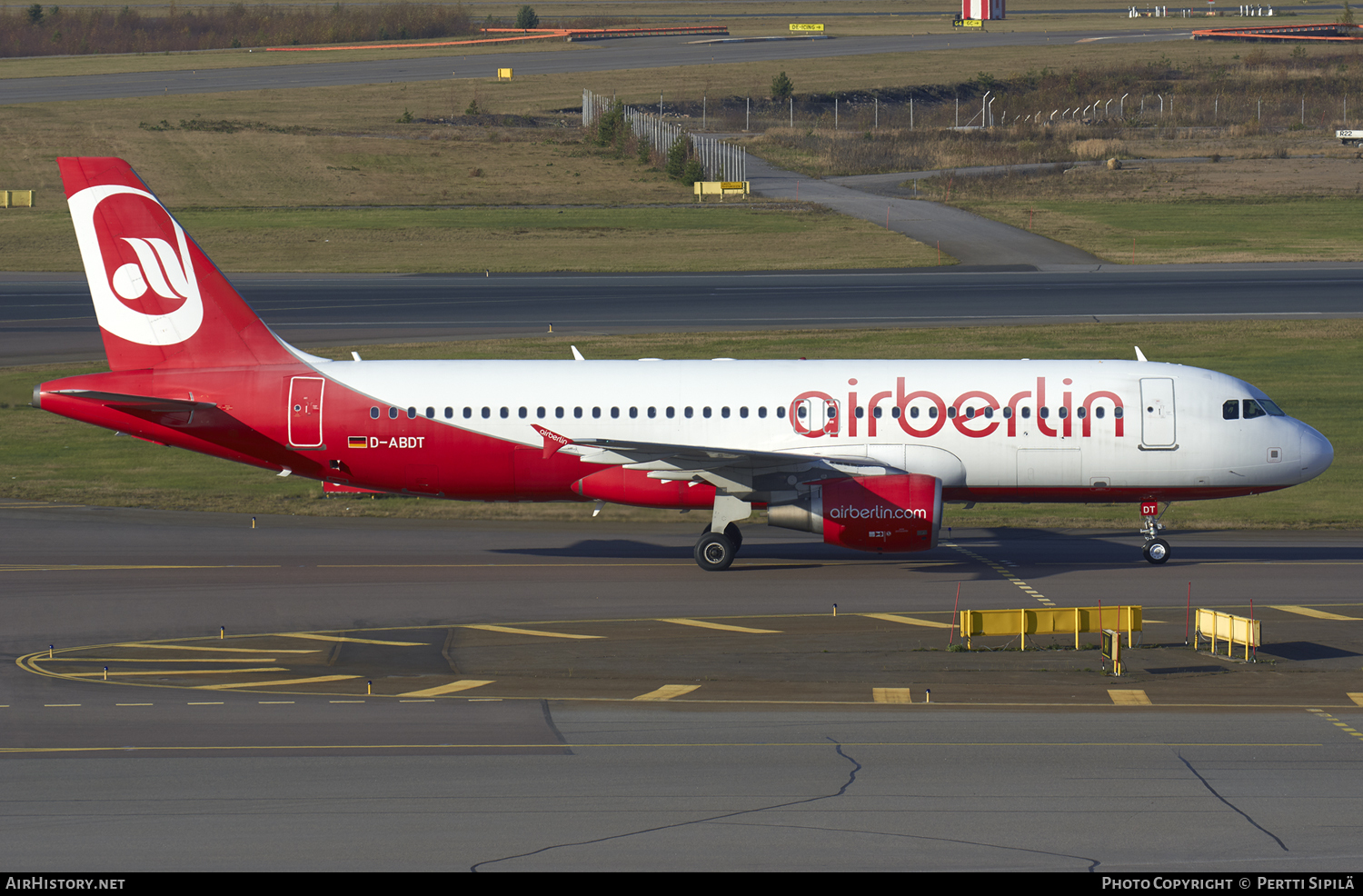 Aircraft Photo of D-ABDT | Airbus A320-214 | Air Berlin | AirHistory.net #107163