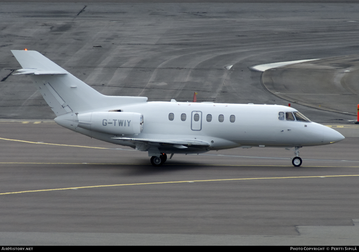 Aircraft Photo of G-TWIY | Hawker Beechcraft 750 | AirHistory.net #107199