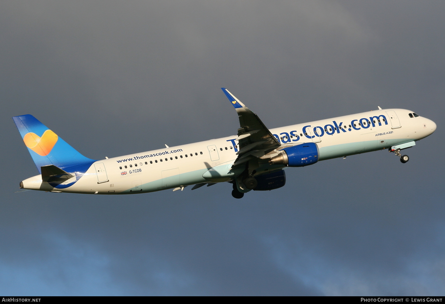 Aircraft Photo of G-TCDB | Airbus A321-211 | Thomas Cook Airlines | AirHistory.net #107376