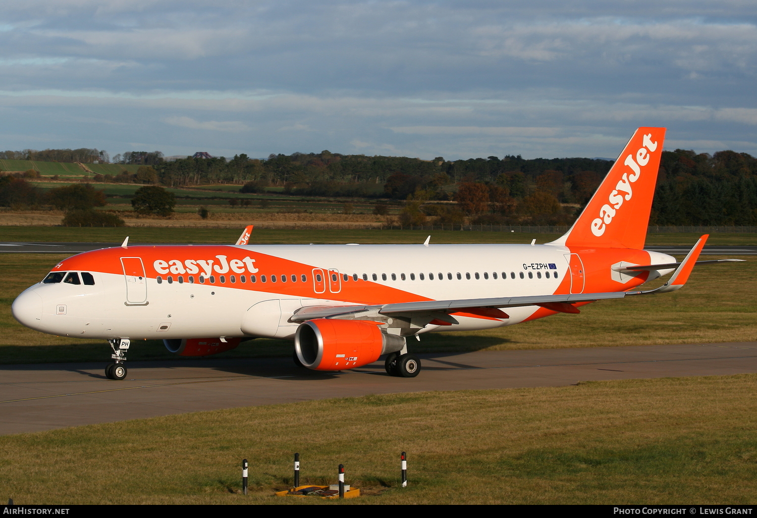 Aircraft Photo of G-EZPH | Airbus A320-214 | EasyJet | AirHistory.net #107446