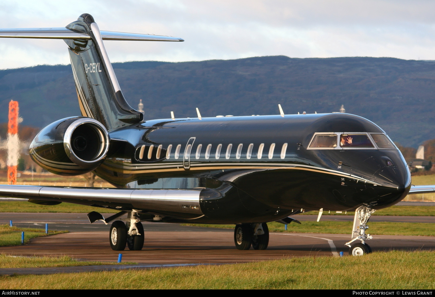 Aircraft Photo of G-CEYL | Bombardier Global Express (BD-700-1A10) | AirHistory.net #107454
