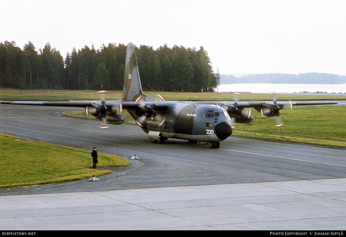 Aircraft Photo of XV-220 | Lockheed C-130K Hercules C1K (L-382) | UK - Air Force | AirHistory.net #107545