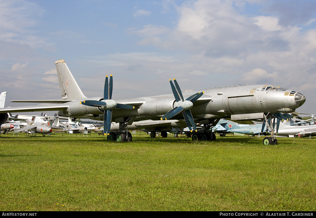 Aircraft Photo of 4807 black | Tupolev Tu-95LL | Soviet Union - Air Force | AirHistory.net #108808