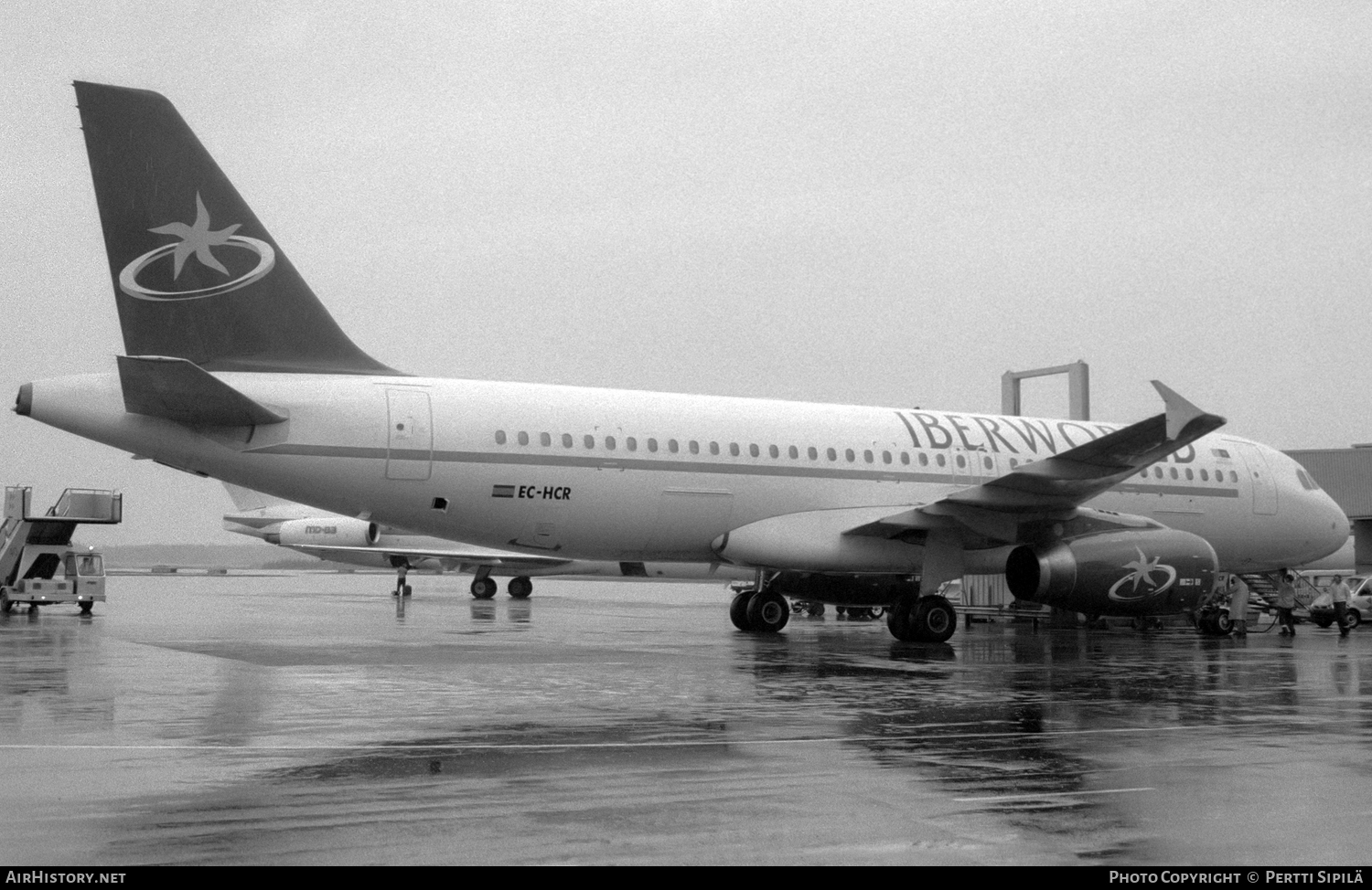 Aircraft Photo of EC-HCR | Airbus A320-231 | Iberworld Airlines | AirHistory.net #109117