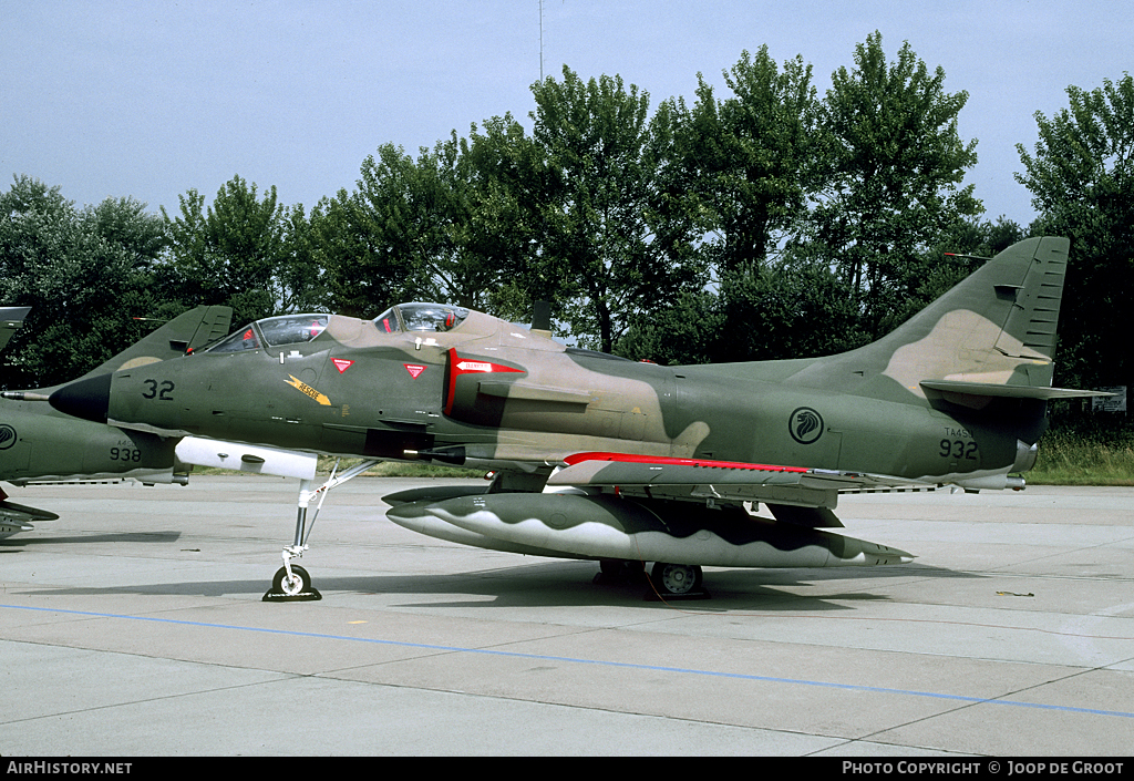 Aircraft Photo of 932 | Douglas TA-4SU Skyhawk | Singapore - Air Force | AirHistory.net #109147