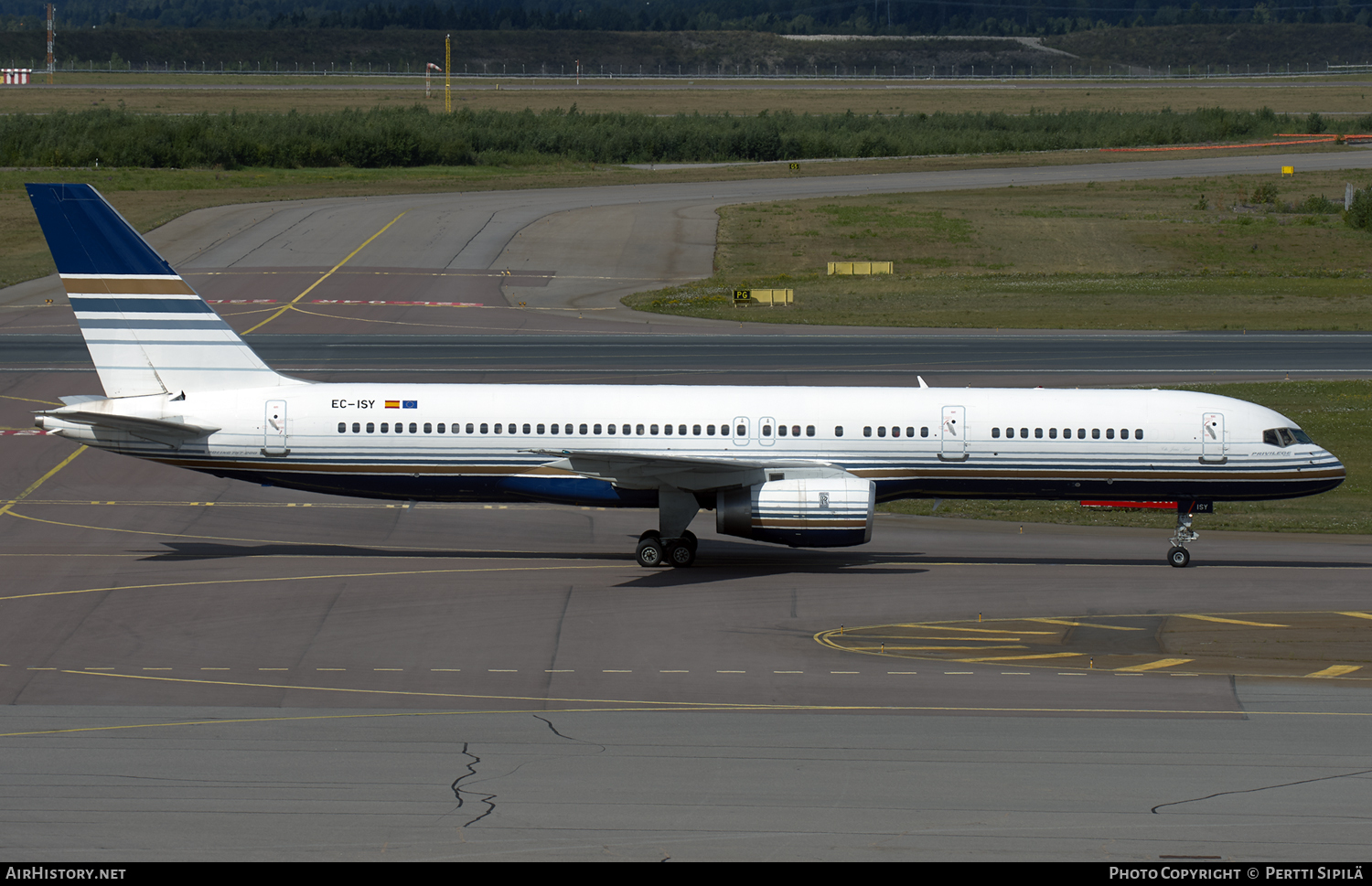 Aircraft Photo of EC-ISY | Boeing 757-256 | Privilege Style | AirHistory.net #109160