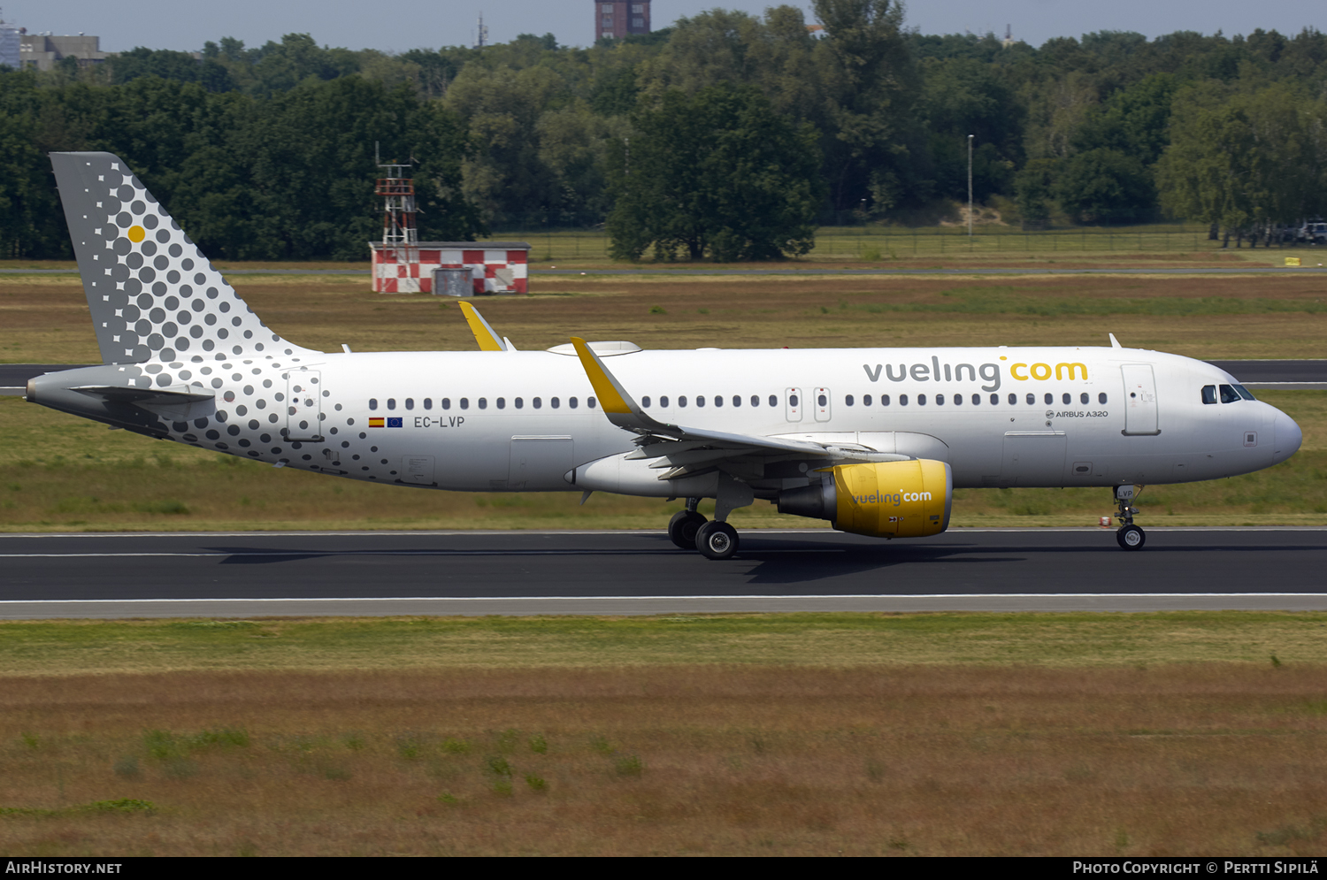Aircraft Photo of EC-LVP | Airbus A320-214 | Vueling Airlines | AirHistory.net #109352