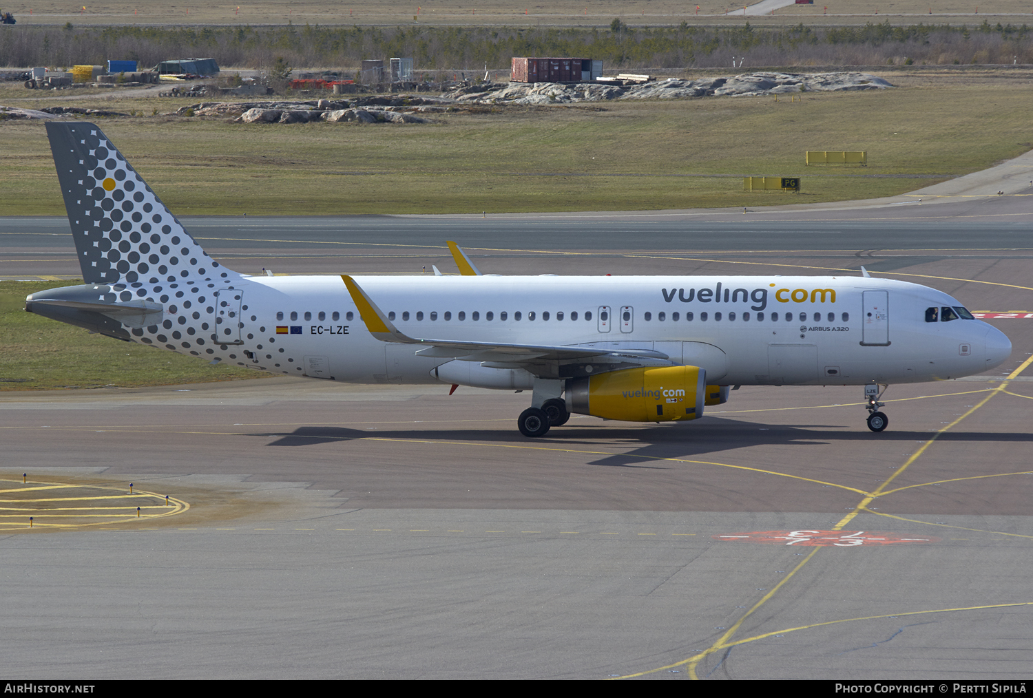 Aircraft Photo of EC-LZE | Airbus A320-232 | Vueling Airlines | AirHistory.net #109434