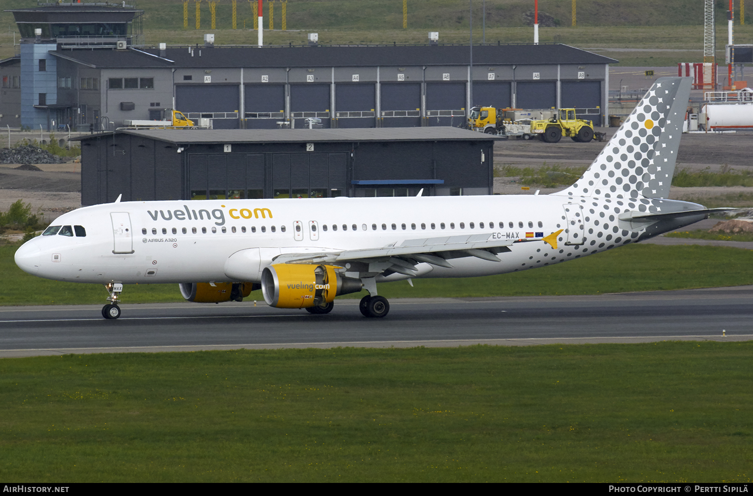 Aircraft Photo of EC-MAX | Airbus A320-214 | Vueling Airlines | AirHistory.net #109437