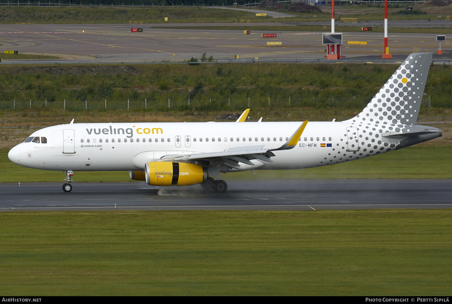 Aircraft Photo of EC-MFM | Airbus A320-232 | Vueling Airlines | AirHistory.net #109458