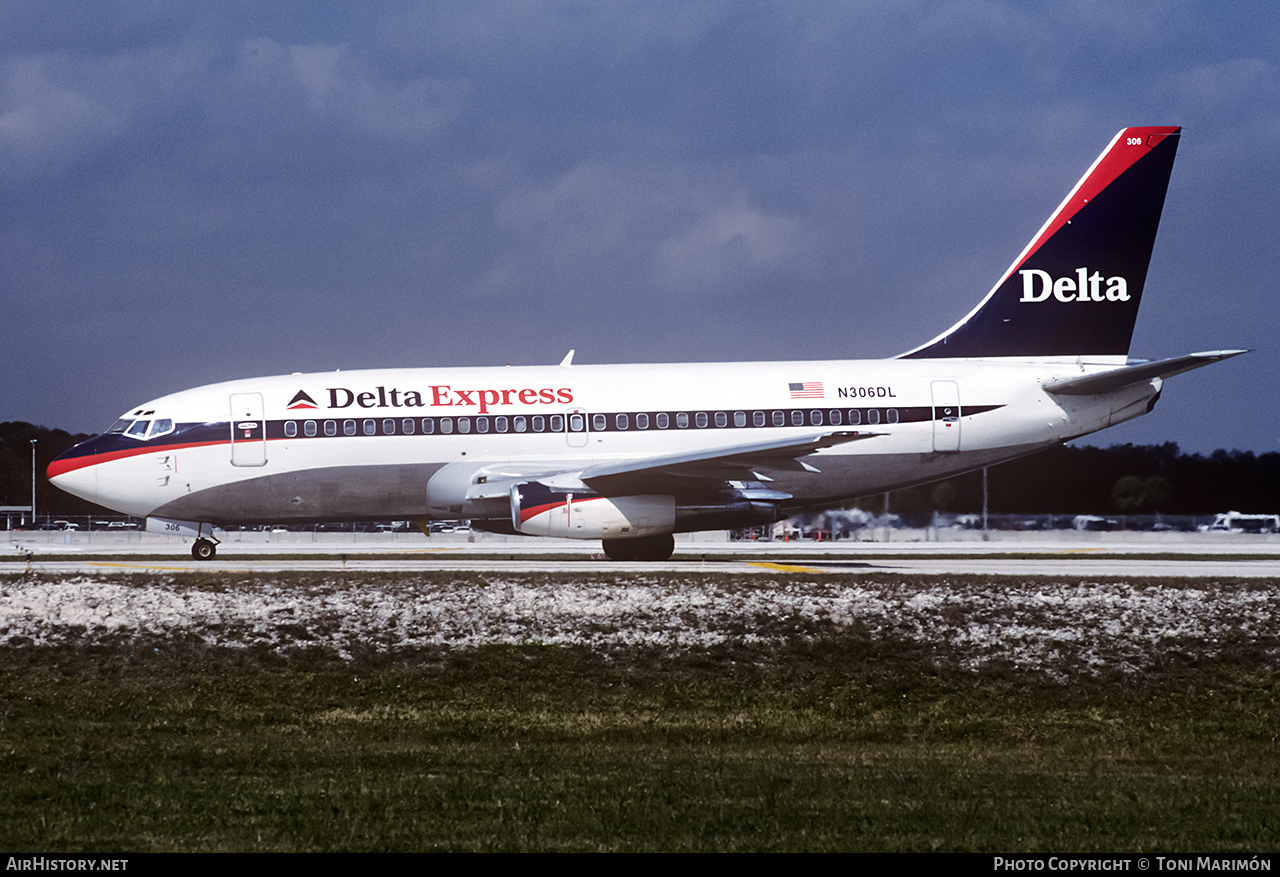 Aircraft Photo of N306DL | Boeing 737-232/Adv | Delta Express | AirHistory.net #109638