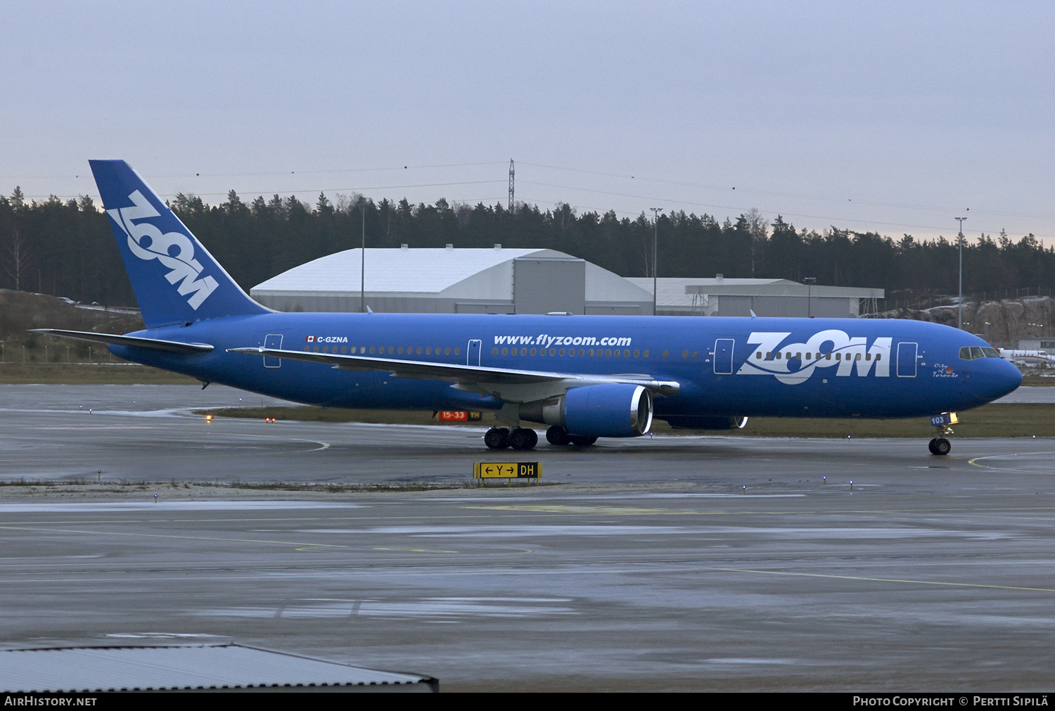 Aircraft Photo of C-GZNA | Boeing 767-306/ER | Zoom Airlines | AirHistory.net #110029