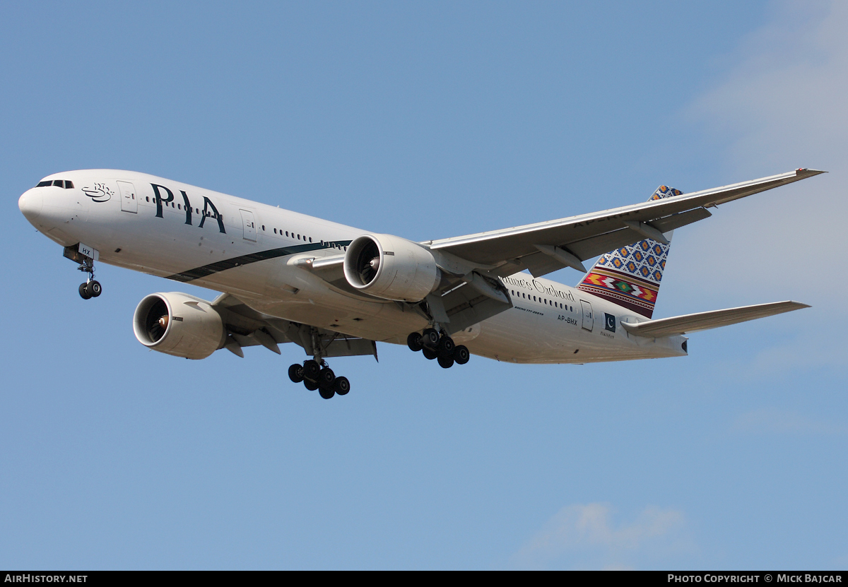 Aircraft Photo of AP-BHX | Boeing 777-240/ER | Pakistan International Airlines - PIA | AirHistory.net #110058
