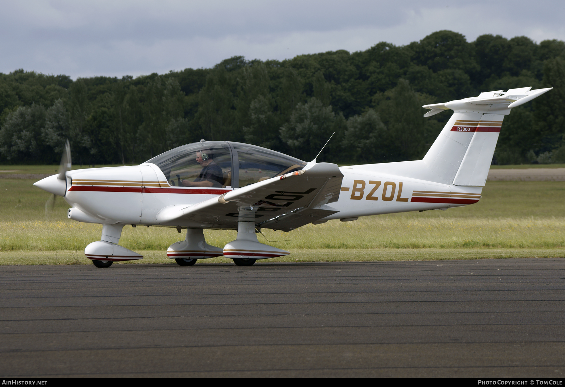 Aircraft Photo of G-BZOL | Robin R-3000-140 | AirHistory.net #110189