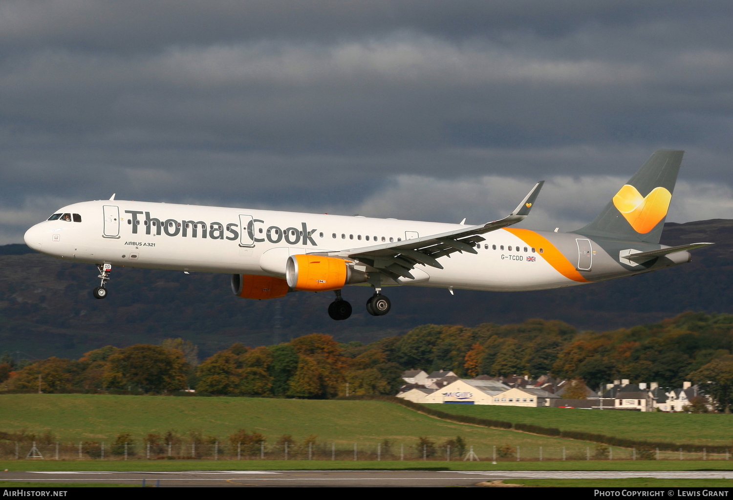 Aircraft Photo of G-TCDD | Airbus A321-211 | Thomas Cook Airlines | AirHistory.net #110263