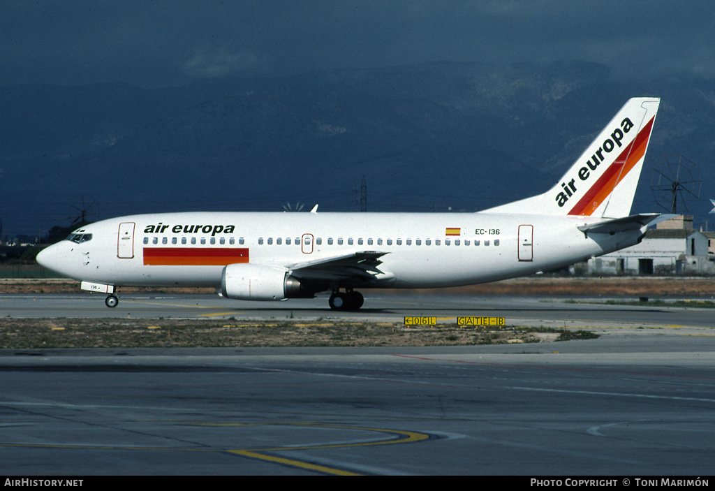 Aircraft Photo of EC-136 | Boeing 737-375 | Air Europa | AirHistory.net #110628