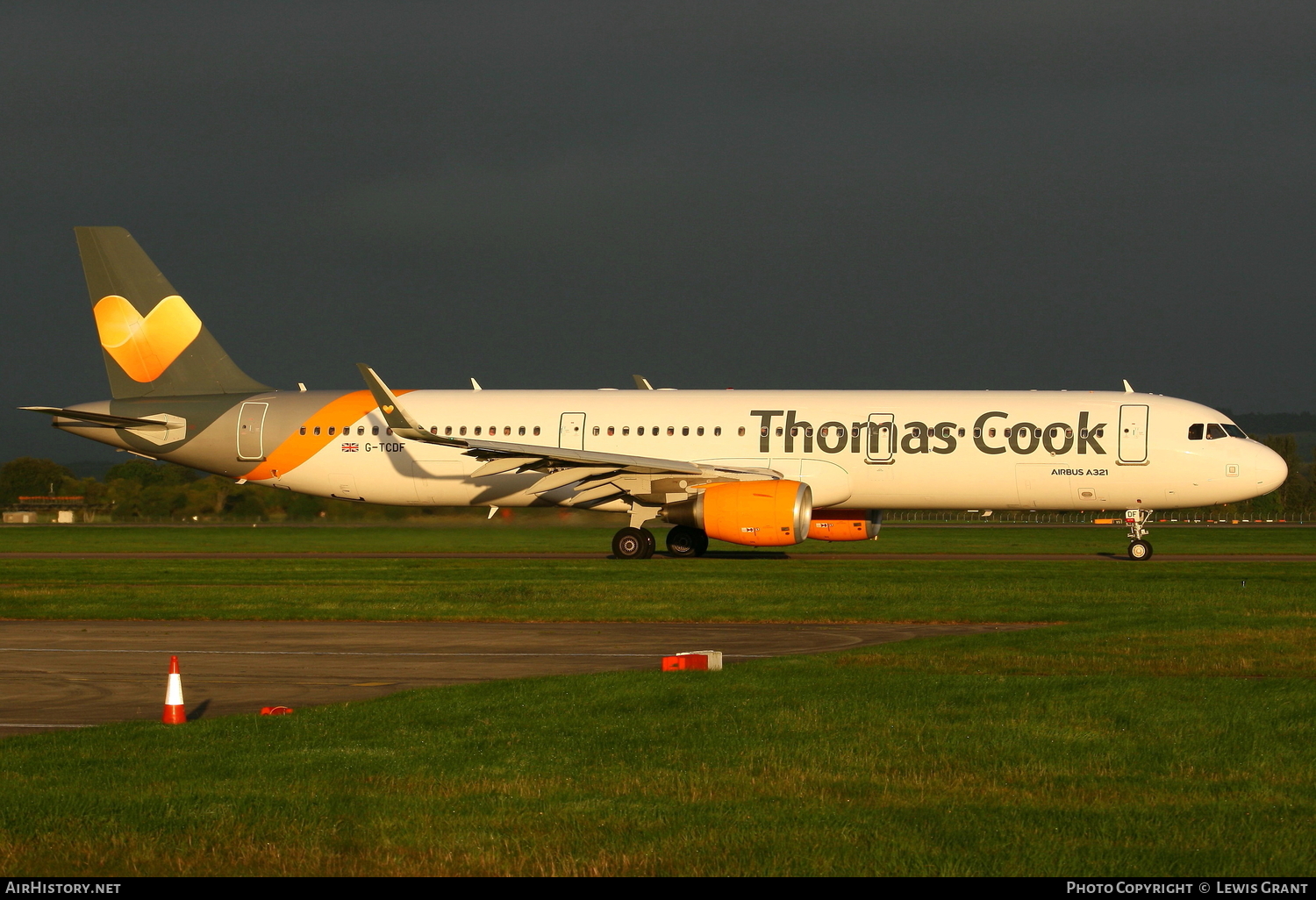 Aircraft Photo of G-TCDF | Airbus A321-211 | Thomas Cook Airlines | AirHistory.net #110849