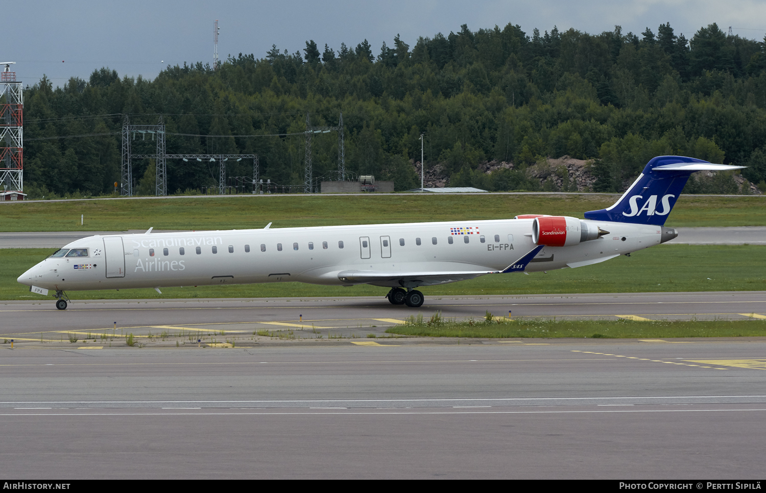 Aircraft Photo of EI-FPA | Bombardier CRJ-900LR (CL-600-2D24) | Scandinavian Airlines - SAS | AirHistory.net #110918