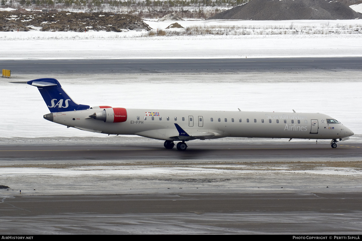 Aircraft Photo of EI-FPH | Bombardier CRJ-900LR (CL-600-2D24) | Scandinavian Airlines - SAS | AirHistory.net #111021