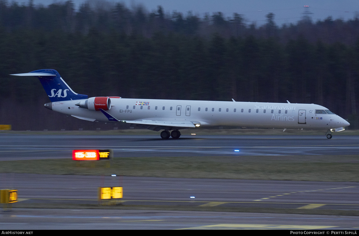 Aircraft Photo of EI-FPU | Bombardier CRJ-900LR (CL-600-2D24) | Scandinavian Airlines - SAS | AirHistory.net #111161