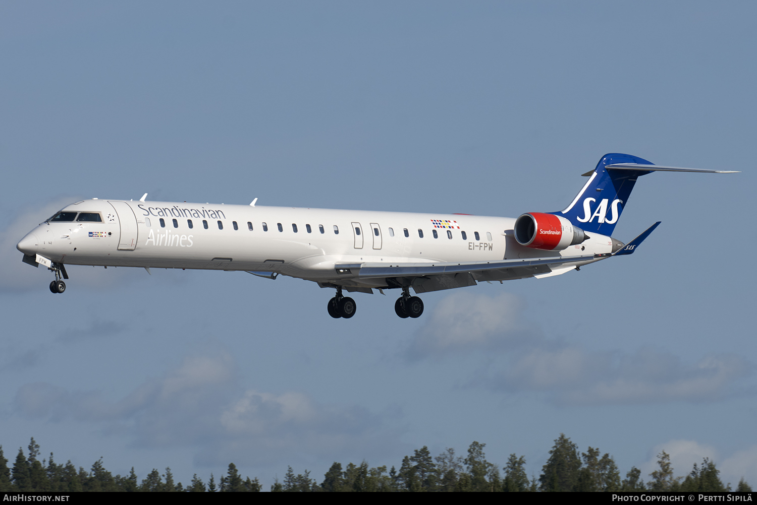Aircraft Photo of EI-FPW | Bombardier CRJ-900LR (CL-600-2D24) | Scandinavian Airlines - SAS | AirHistory.net #111167