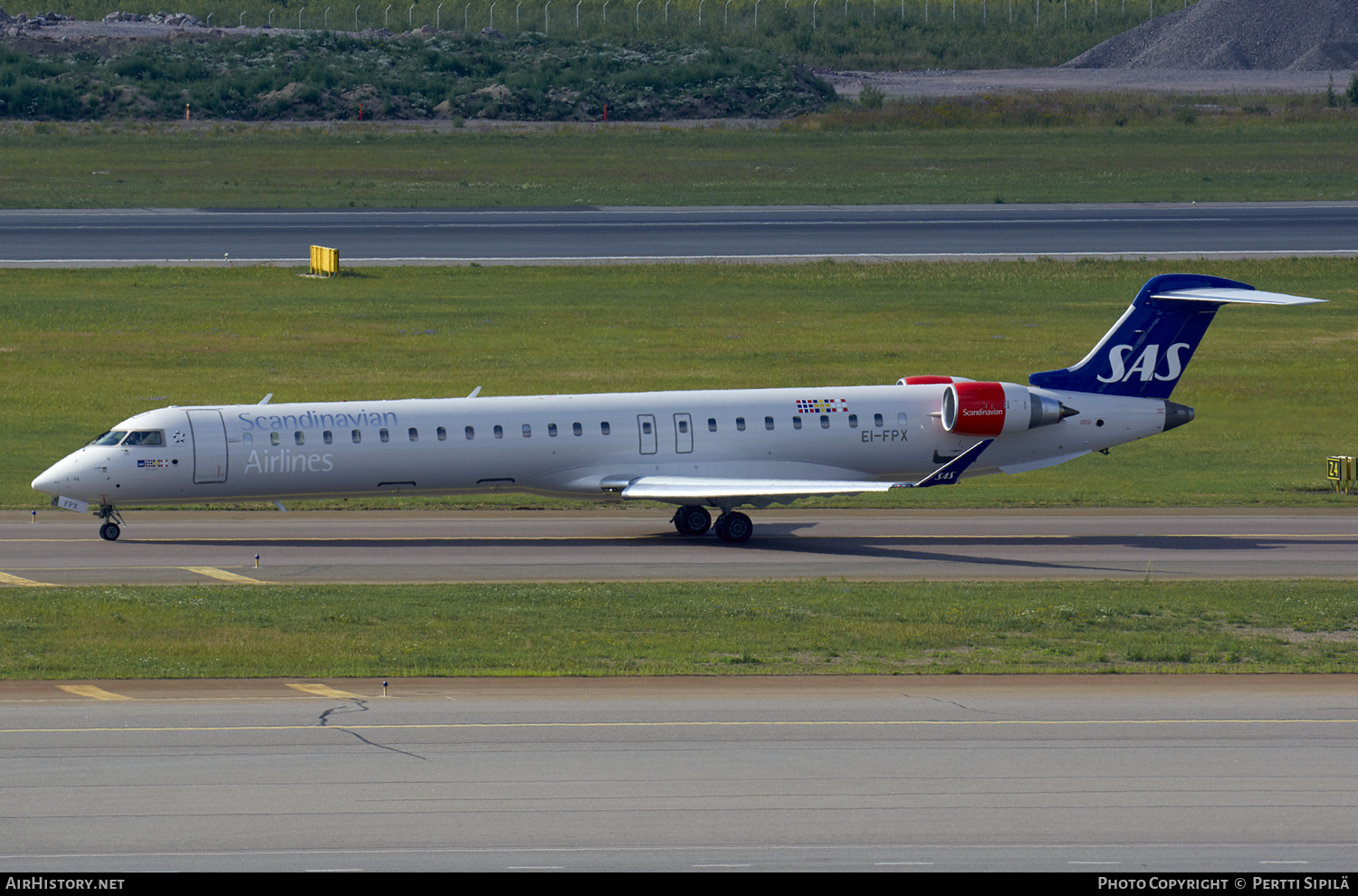 Aircraft Photo of EI-FPX | Bombardier CRJ-900LR (CL-600-2D24) | Scandinavian Airlines - SAS | AirHistory.net #111182