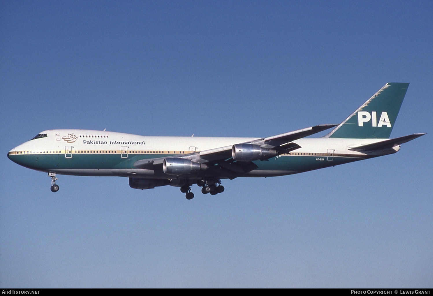 Aircraft Photo of AP-BAK | Boeing 747-240BM | Pakistan International Airlines - PIA | AirHistory.net #111701