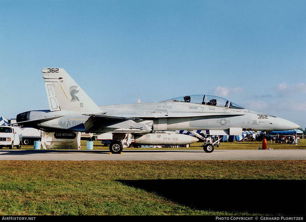 Aircraft Photo of 161924 | McDonnell Douglas F/A-18B Hornet | USA - Marines | AirHistory.net #111829