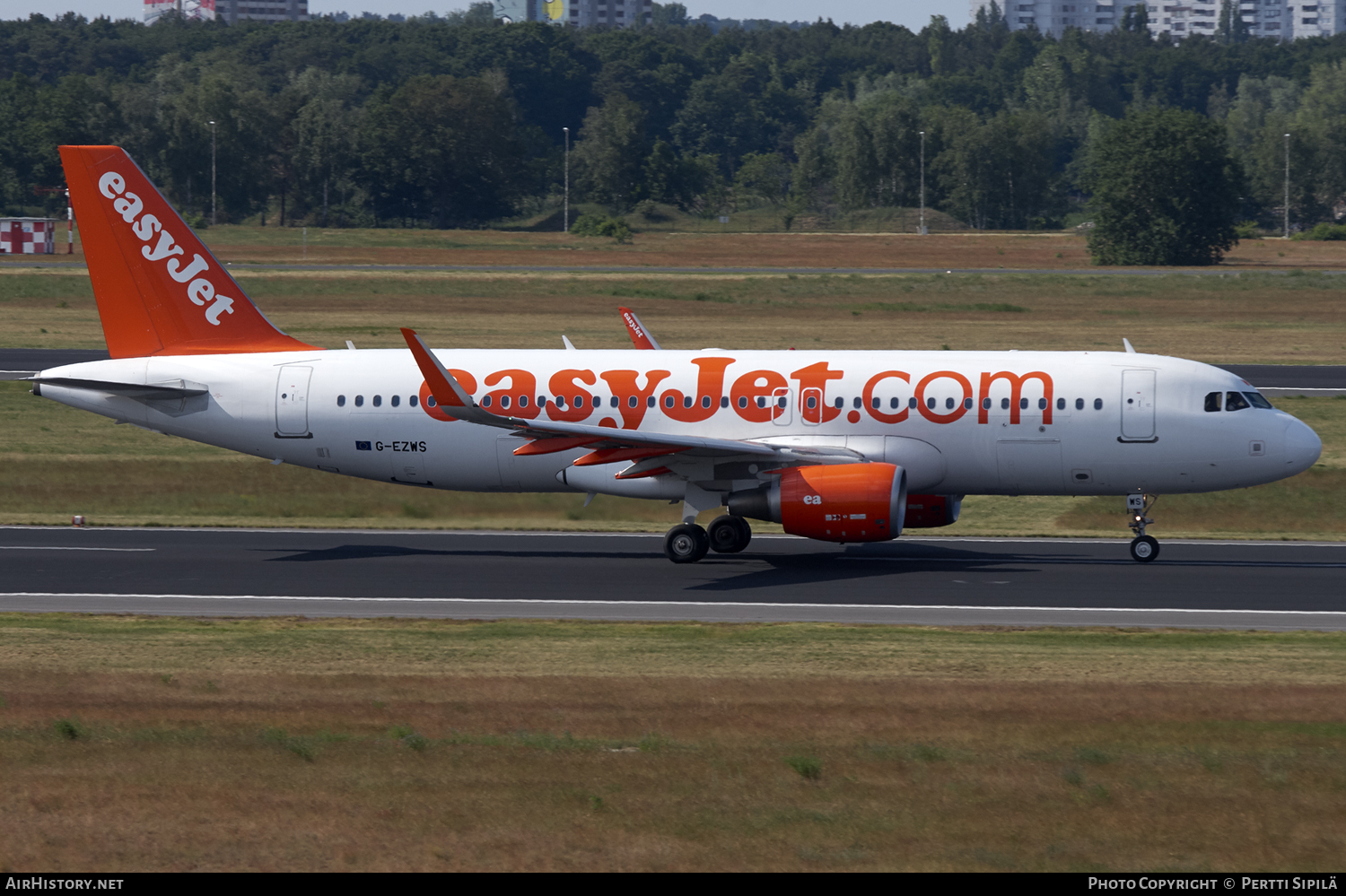 Aircraft Photo of G-EZWS | Airbus A320-214 | EasyJet | AirHistory.net #112104