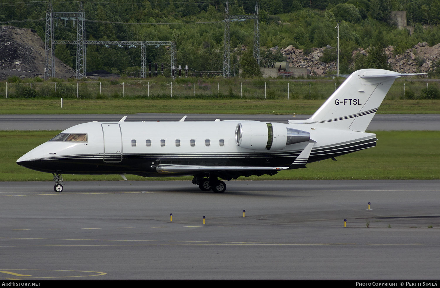 Aircraft Photo of G-FTSL | Bombardier Challenger 604 (CL-600-2B16) | AirHistory.net #112109