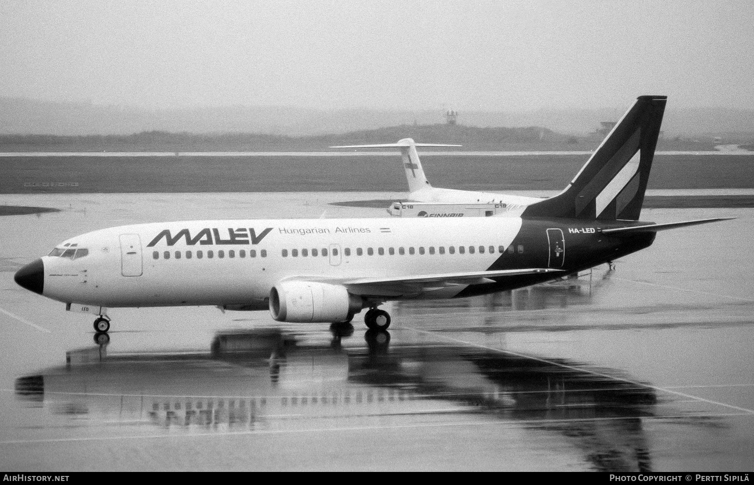 Aircraft Photo of HA-LED | Boeing 737-3Y0 | Malév - Hungarian Airlines | AirHistory.net #112370
